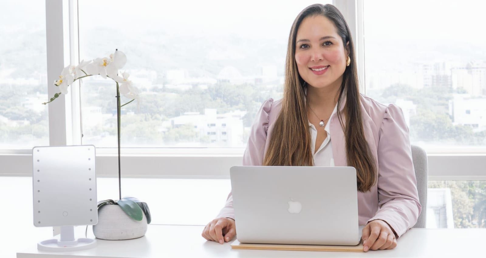 Dra. Diana Vanessa Zapata, dermatóloga de DermaColors en Cali