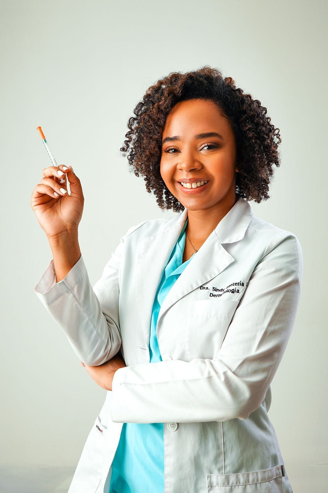 Dra. Sindy Rentería, dermatóloga de DermaColors en Cali